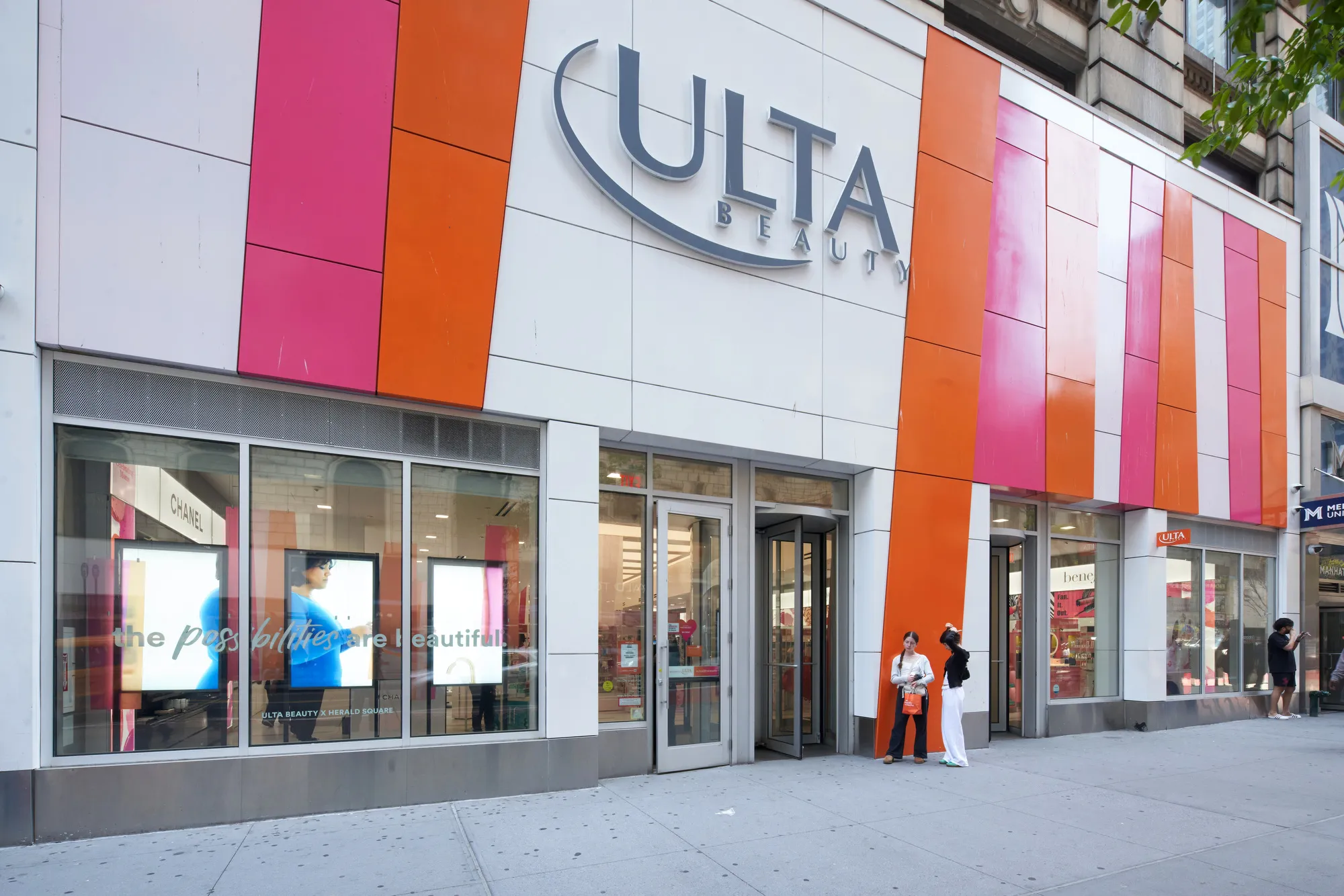 Ulta Beautyの収益は第4四半期のウォールストリートの予測を上回りますが、通年の予測は期待に達していません